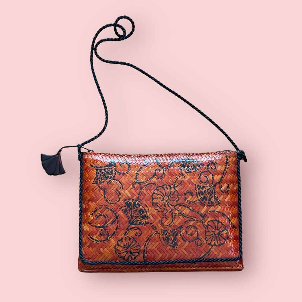 Elegant Woven Shoulder Bag - Brown